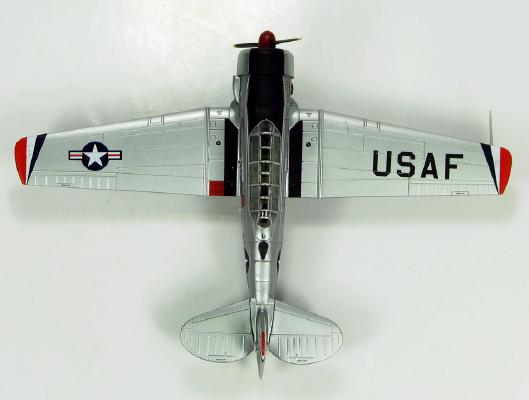 Easy Model Flugzeugmodell T-6G, Maßstab 1/72 – Fertigmodell Der 6147th Tactical Control Group, Korea 1953